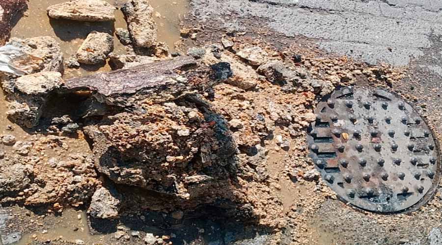 Restos de escombro extraídos del alcantarillado en Mazatlán