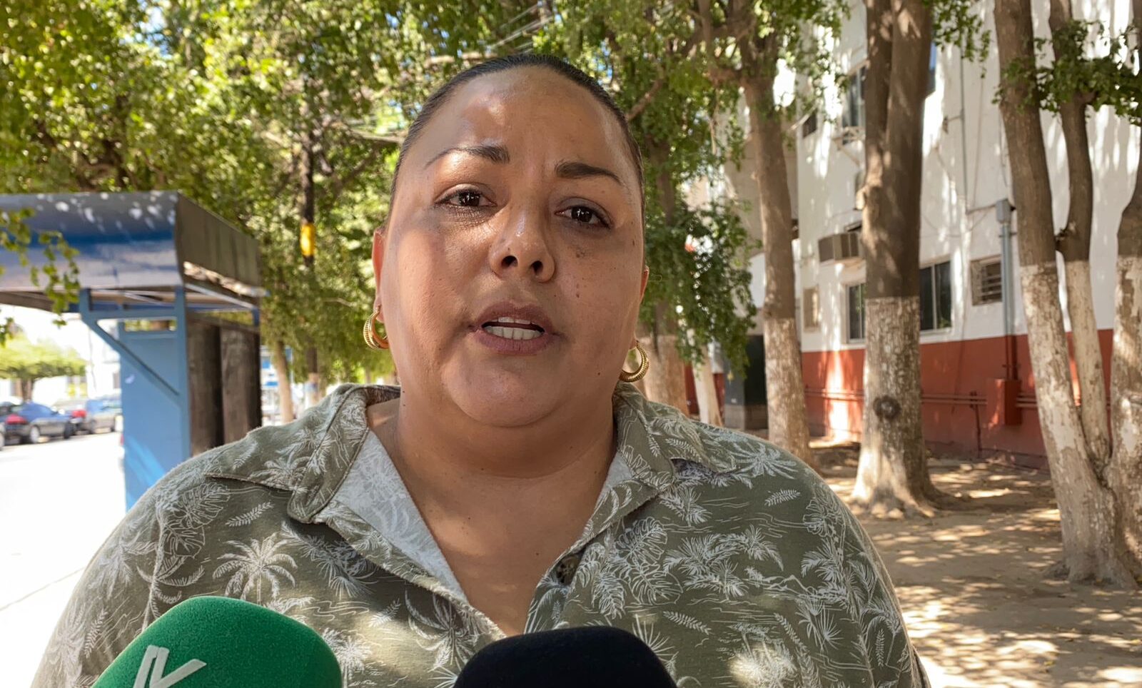 Atenas Velázquez Leal entrevistada por medios de prensa