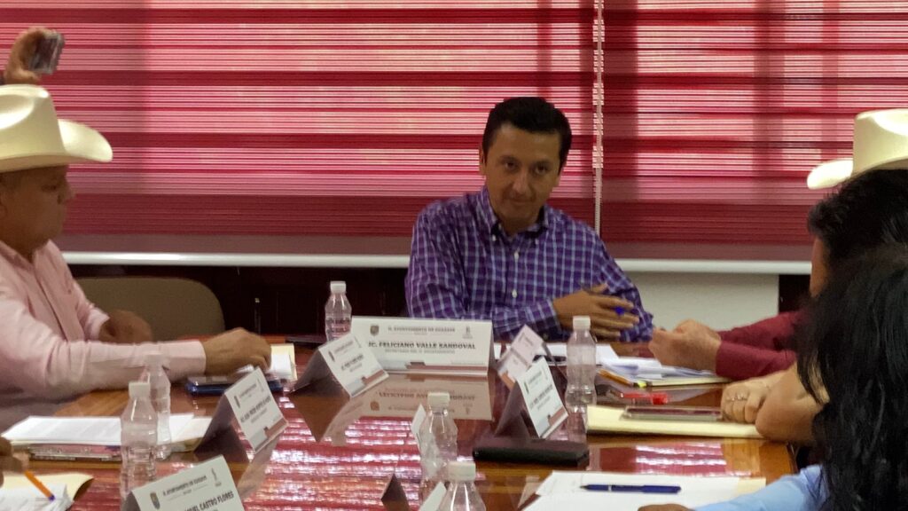 Feliciano Valle Sandoval en sesión de cabildo de Guasave el 31 de marzo de 2026