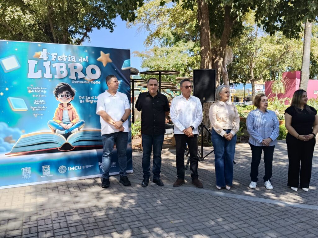 Cinco autoridades junto a letrero de la Feria del Libro 2026