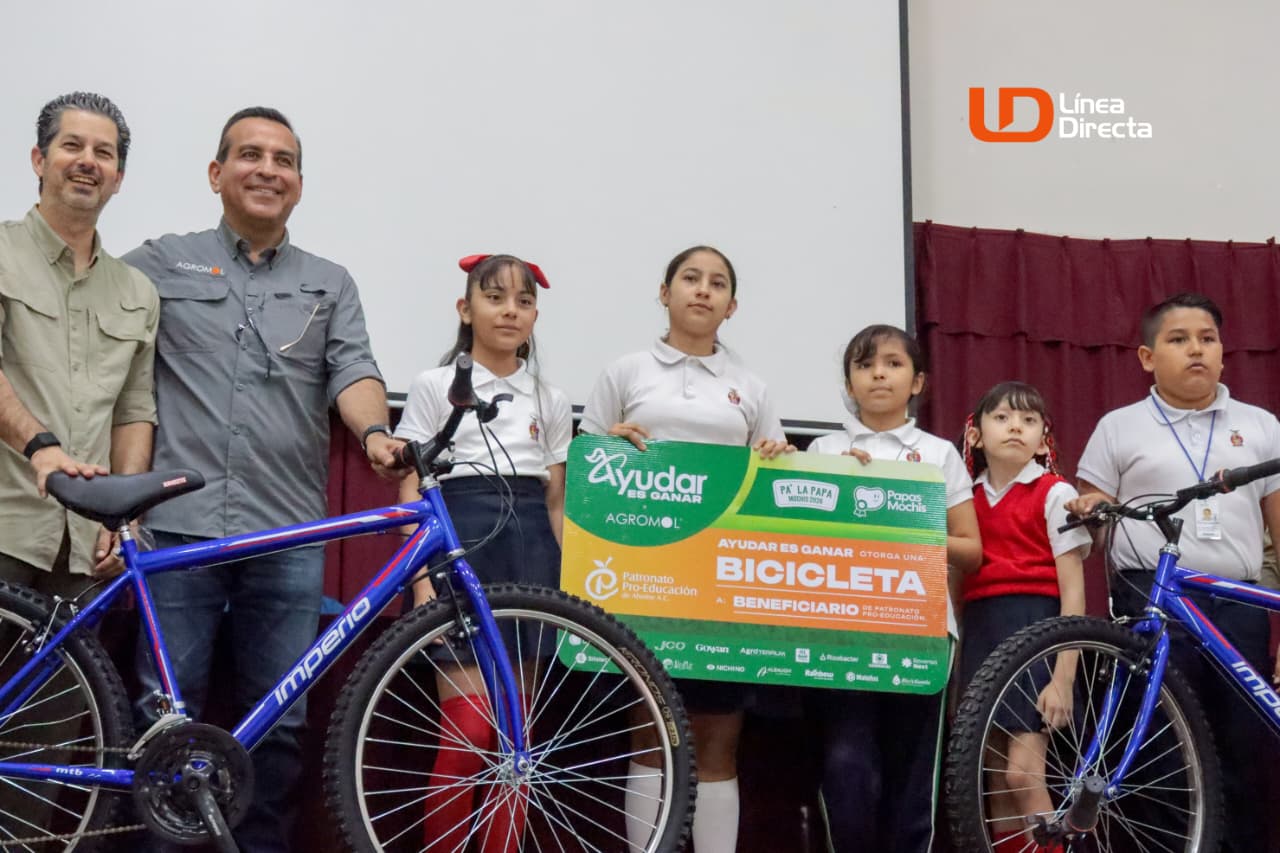 Niños con premiación y bicicletas en Los Mochis