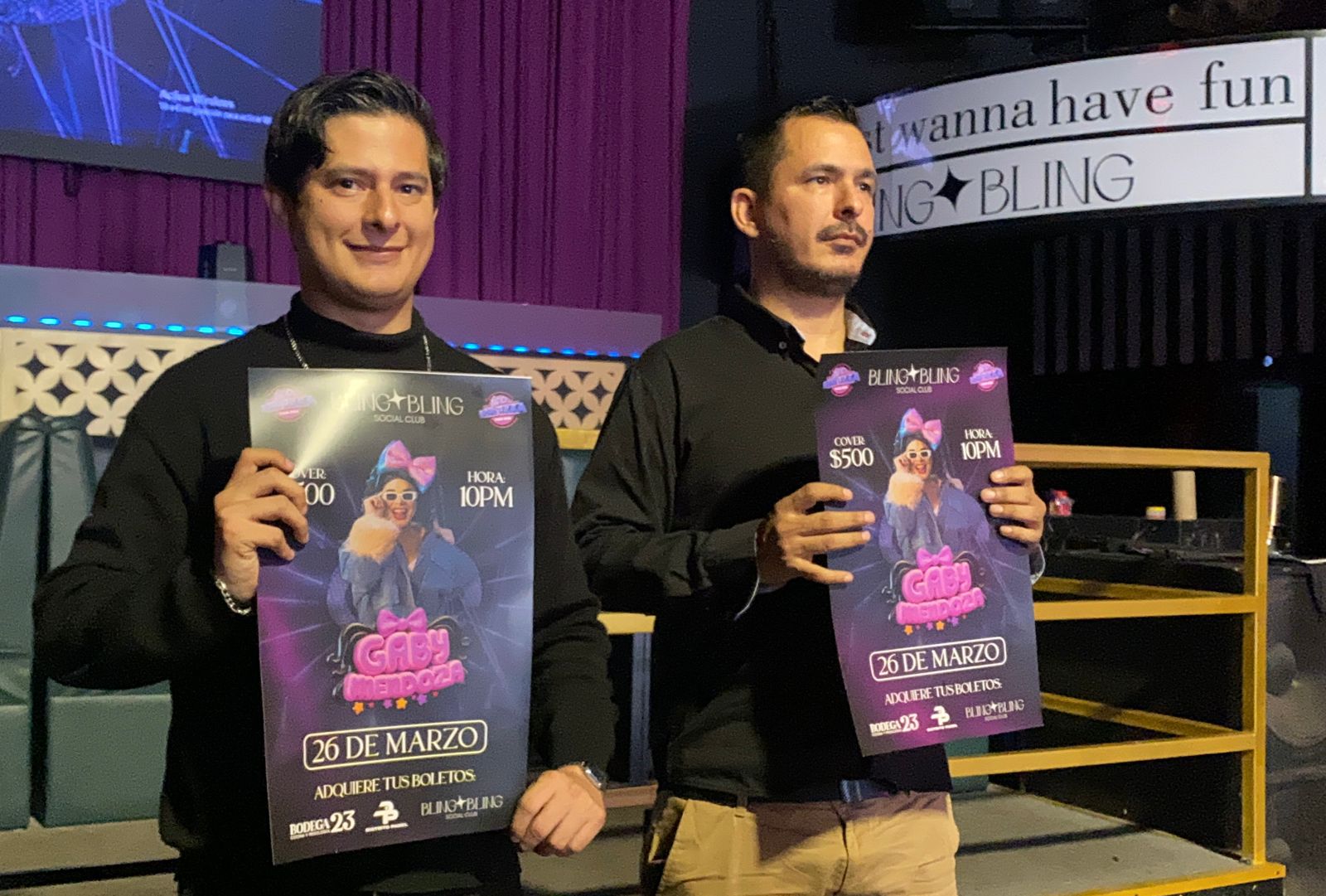 El encargado de relaciones públicas Luis Ángel Padilla y Teo del Ángel, gerente del club Bling Bling en Guasave
