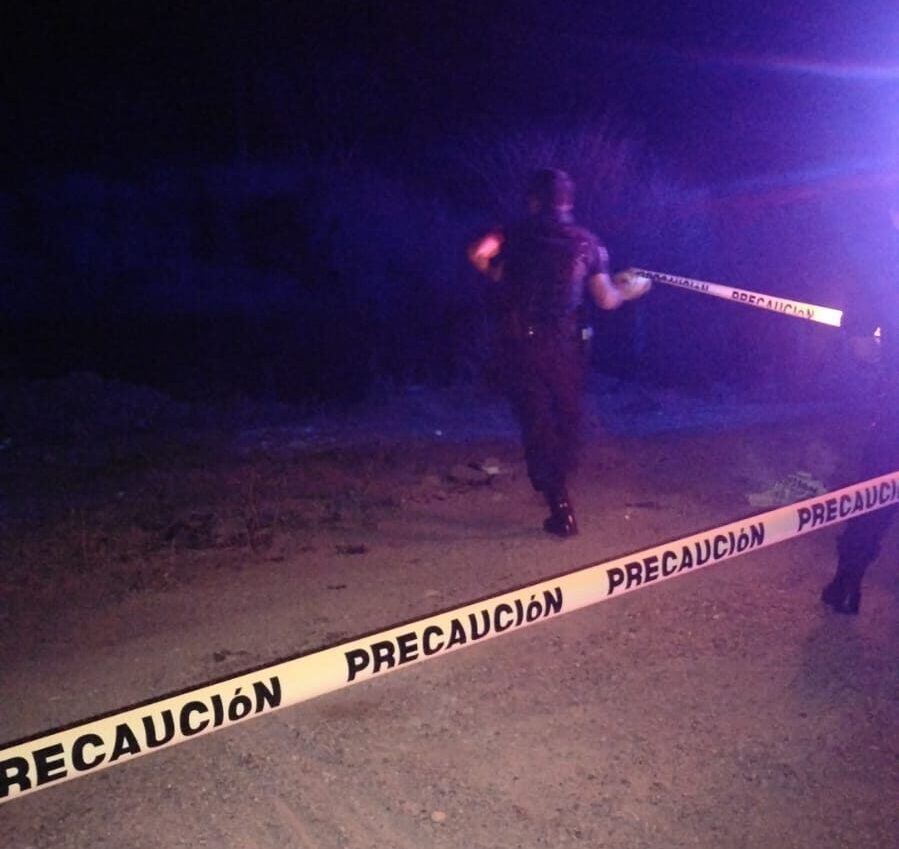 Localizan cuerpo de una persona sin vida envuelto en cobija cerca de Los Chinacates, en San Ignacio