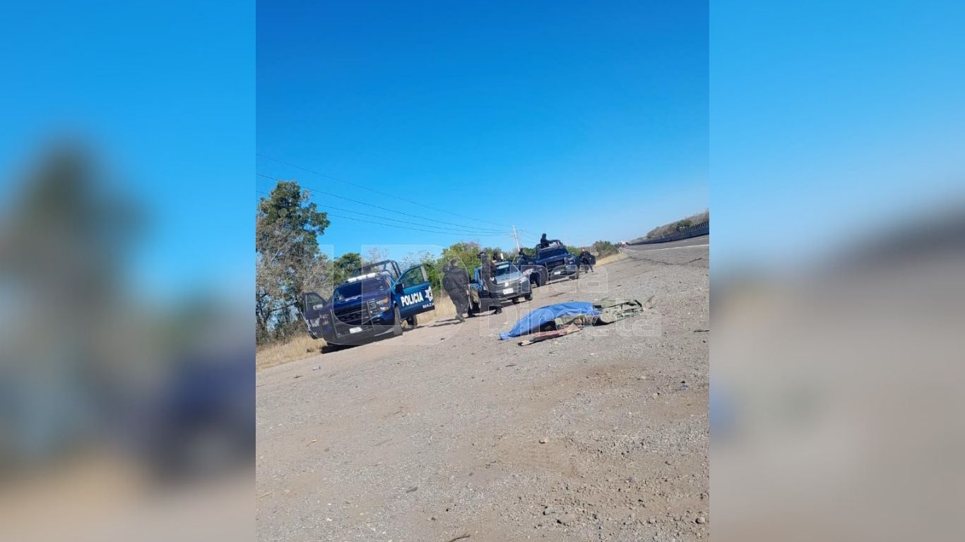 Hallazgo de cuerpo cubierto con mantas y patrullas estacionadas
