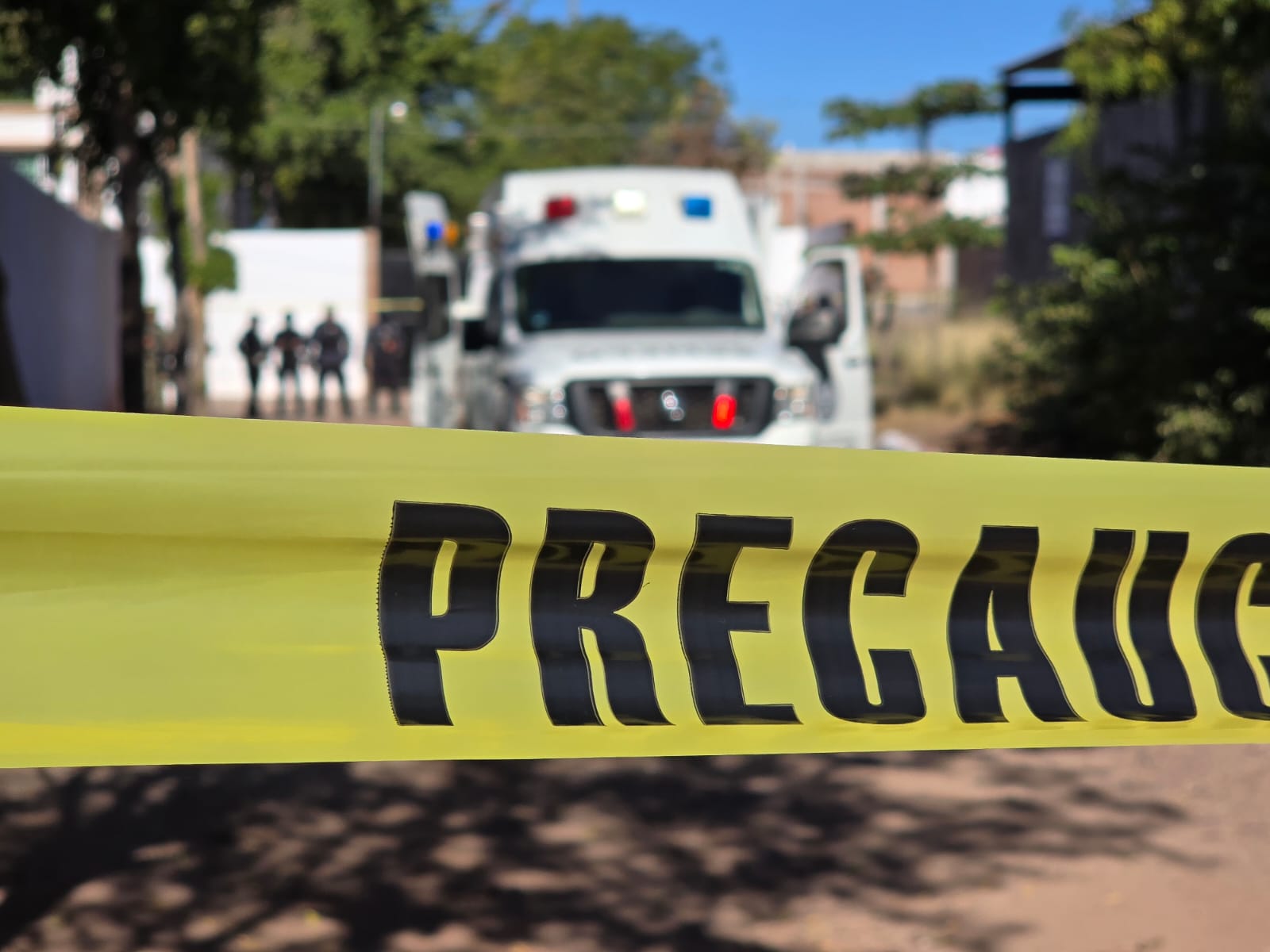 Hallan cuerpo tirado y envuelto en sábanas en Villa Fontana, al norte de Culiacán