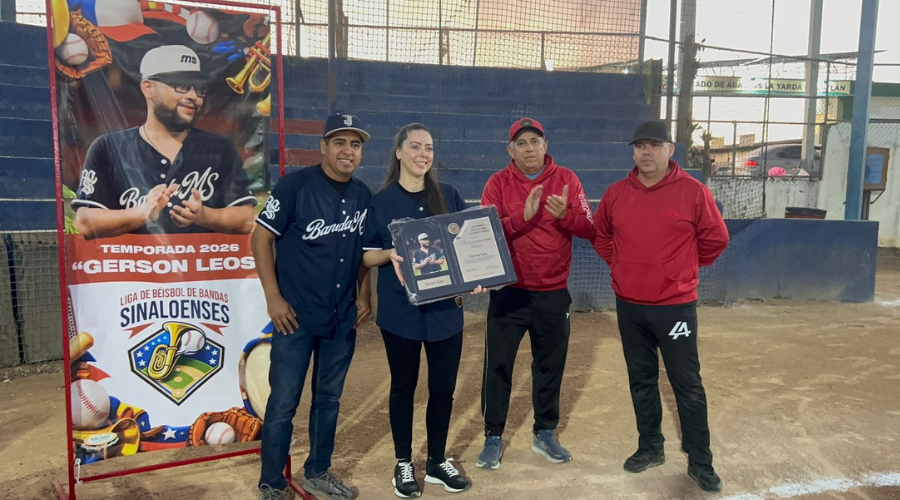 Miembros de la Liga de Beisbol de Bandas Sinaloenses realizan homenaje póstumo a Gerson Leos