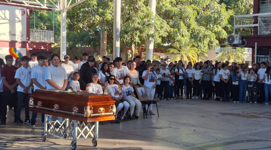Homenaje póstumo a Jairo Jezarth en el Cetis 108 de Guasave