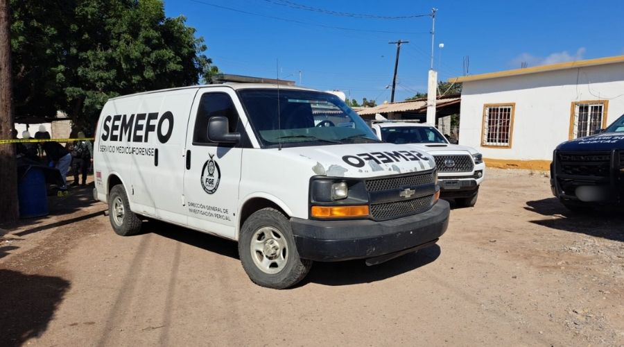 Camioneta de la SEMEFO