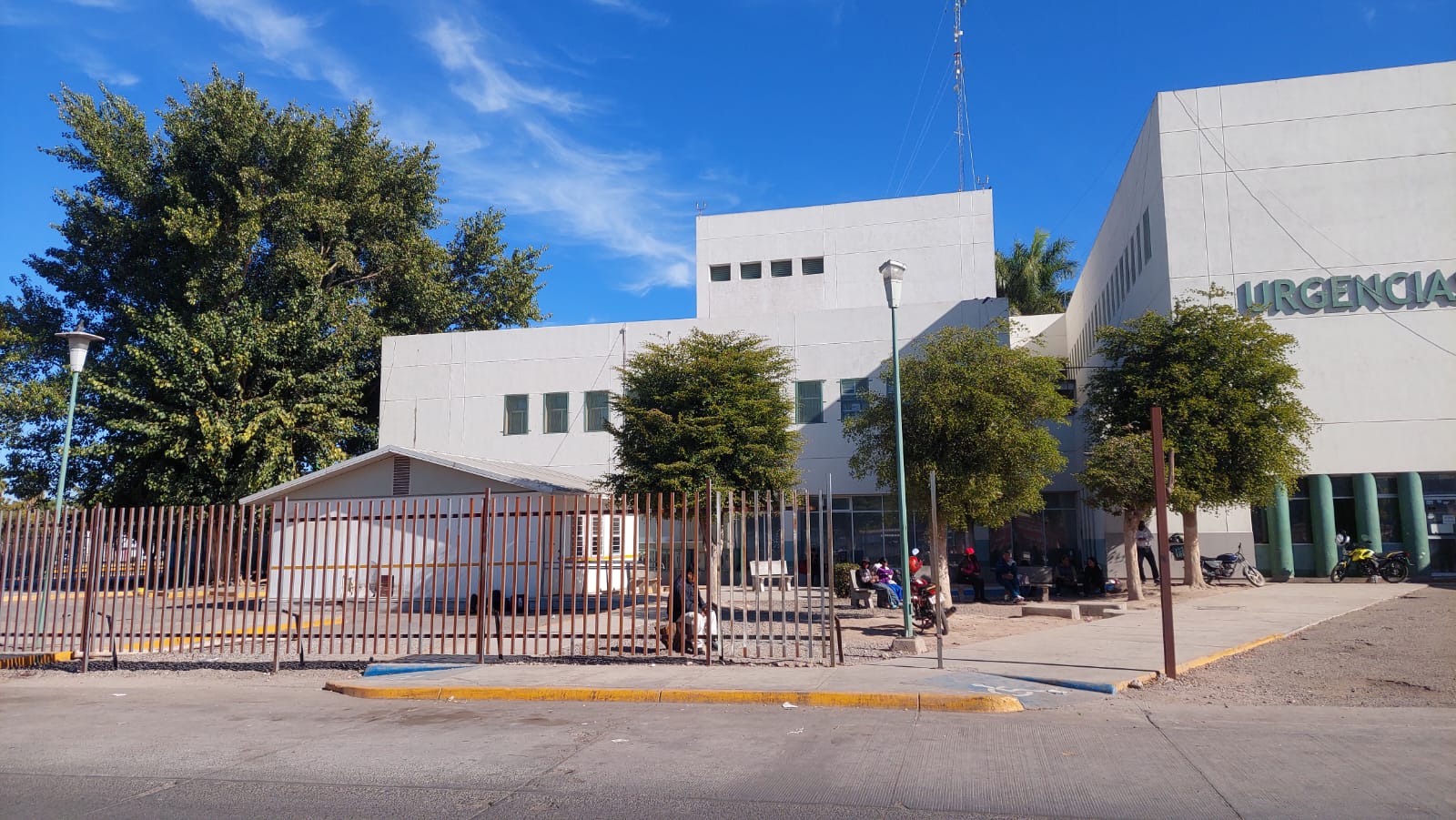 fachada de las instalaciones del Hospital General de Los Mochis