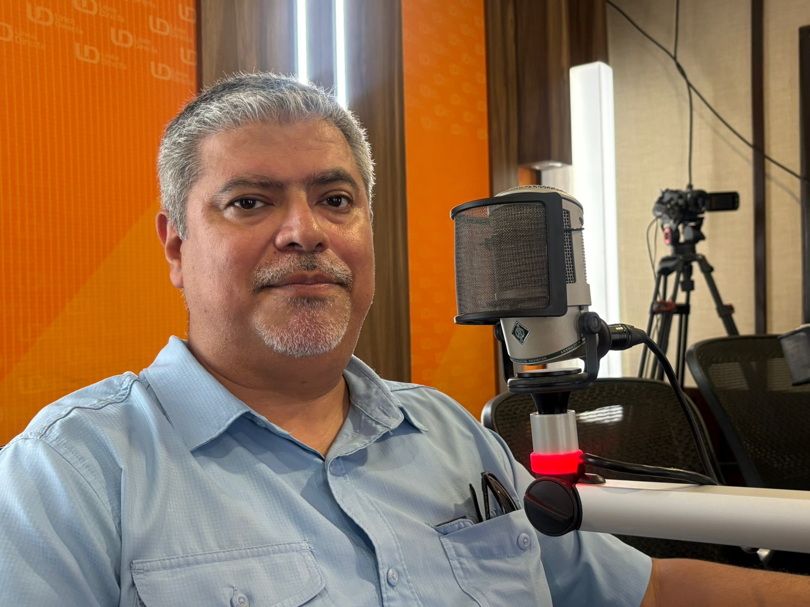 Hussein Muñoz Helú en el estudio de Línea Directa.