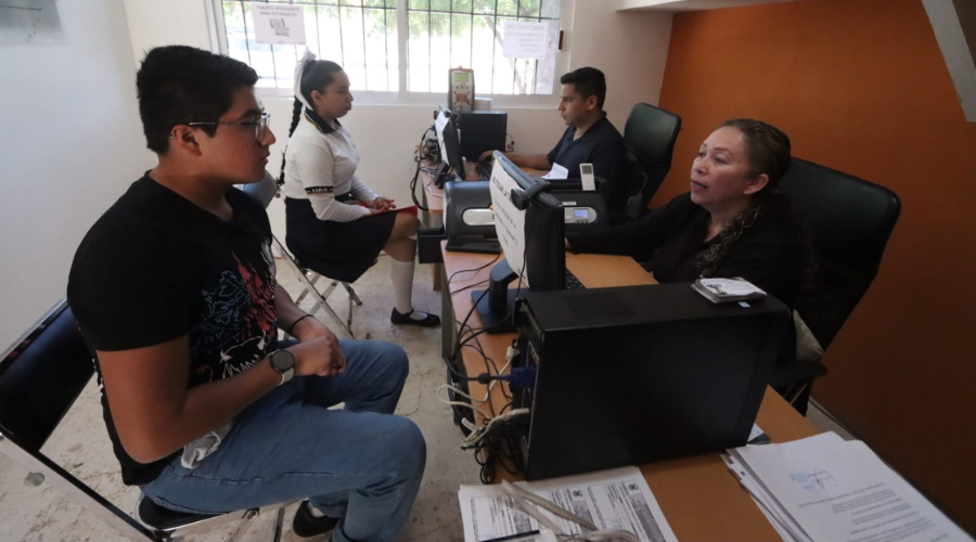 IMJU ayuda a estudiantes al trámite de la TIIE