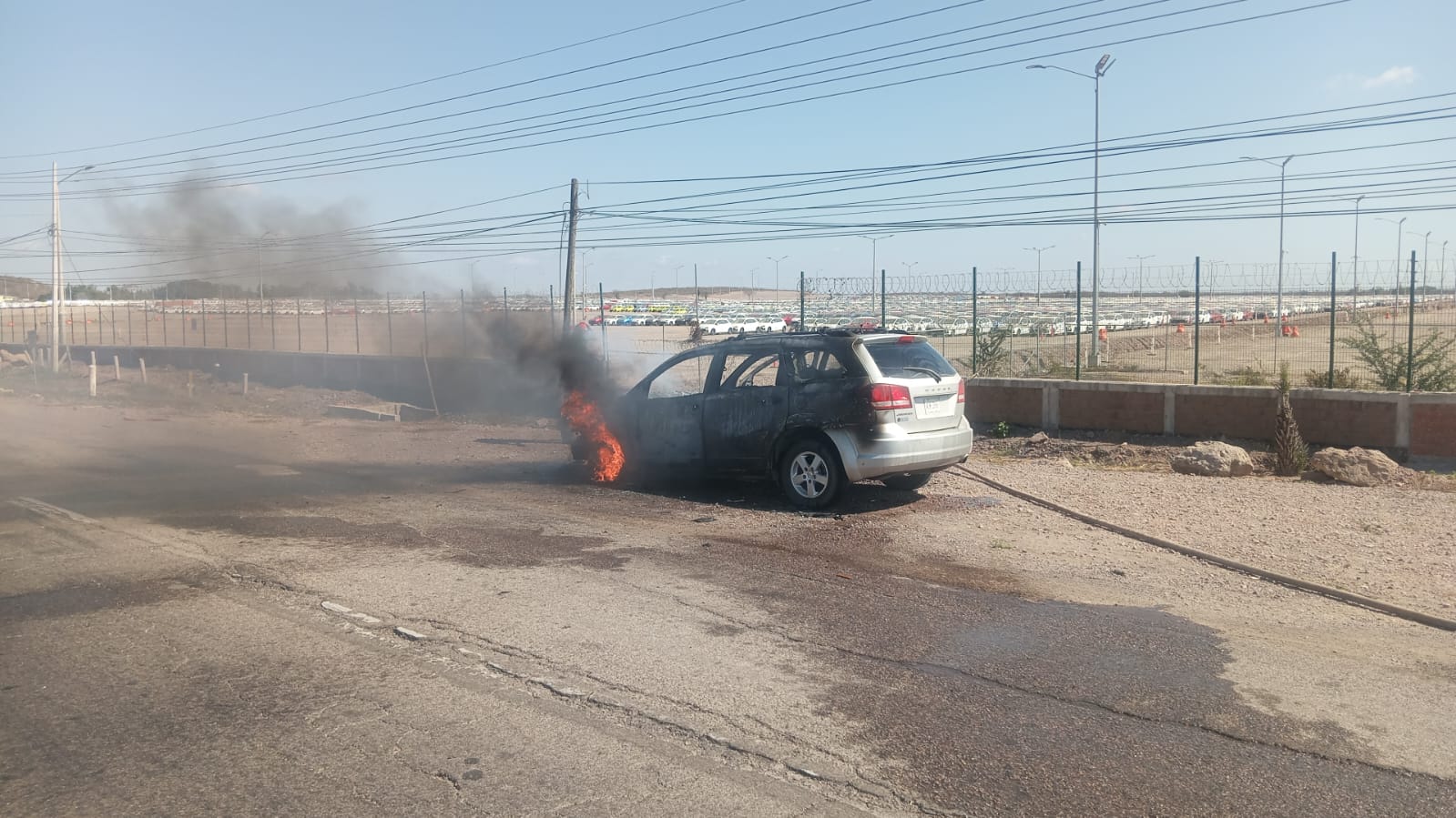 Unidad vehicular incendiándose