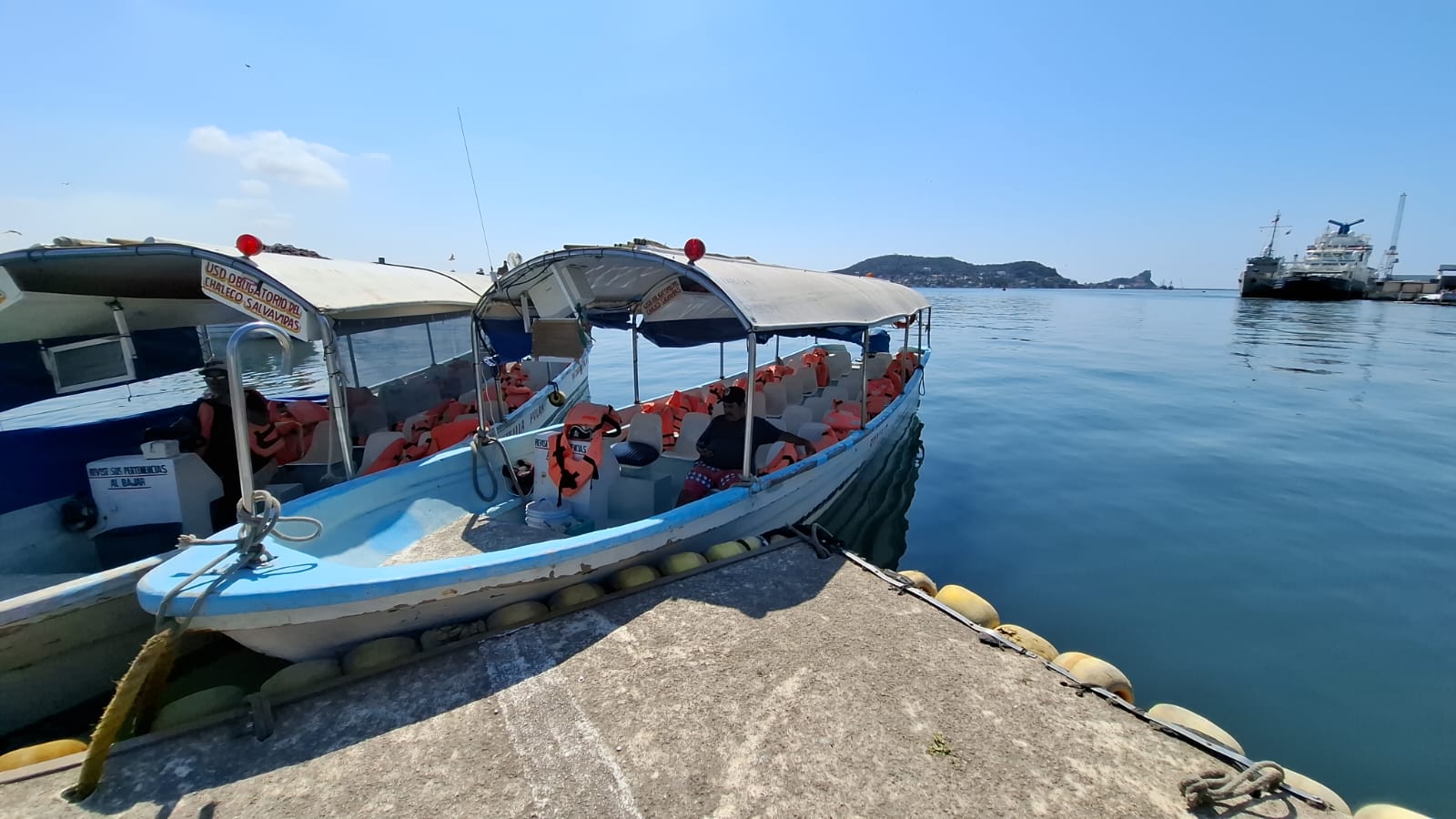 Lanchas en la Isla de la Piedra.