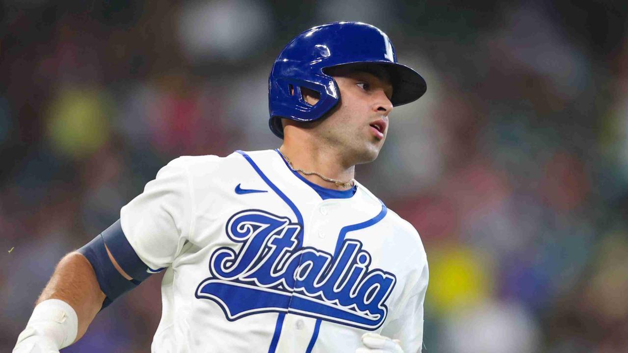 Jugador de beisbol en campo