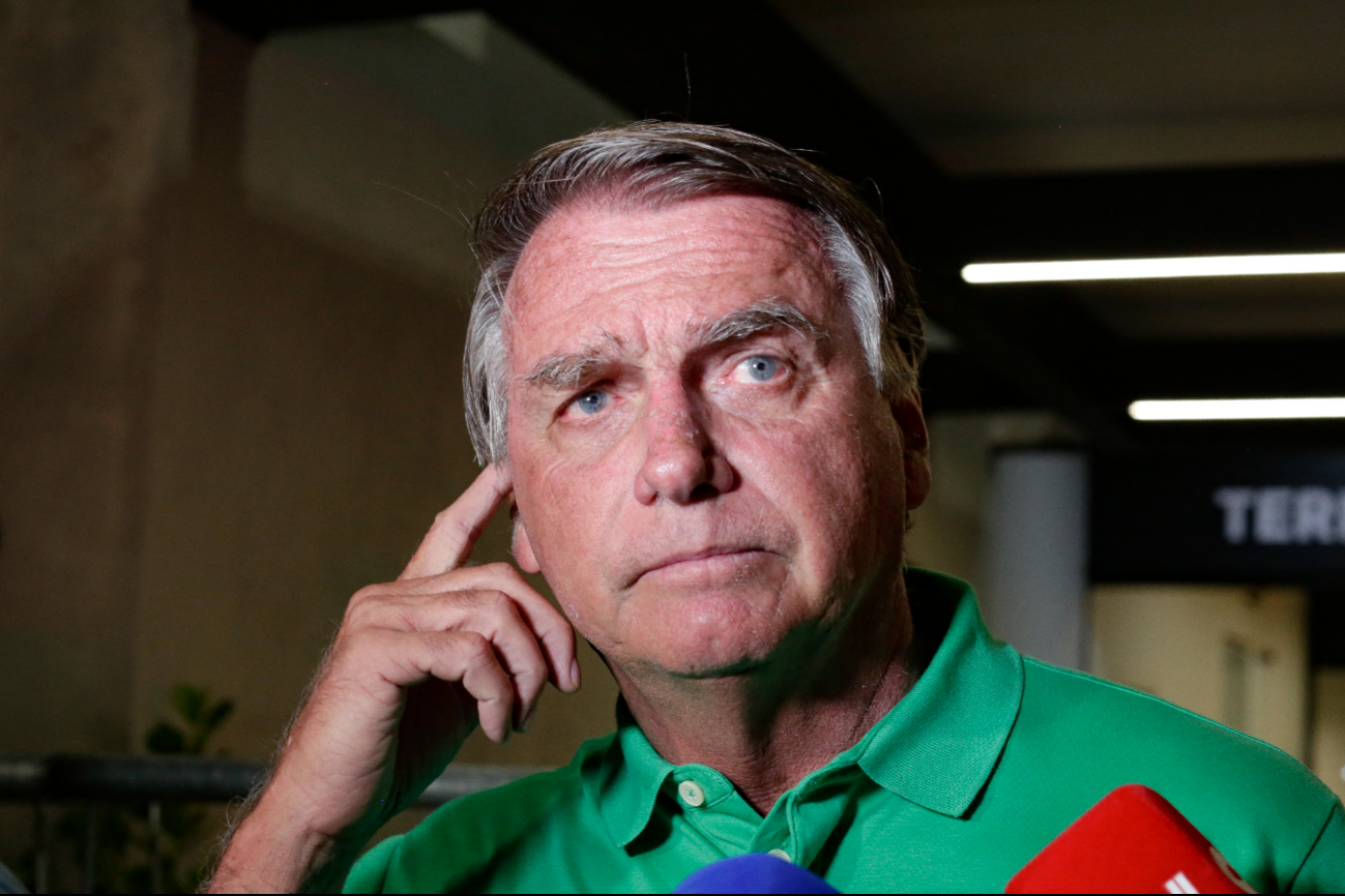 Jair Bolsonaro sale de cuidados intensivos tras diagnóstico de neumonía bacteriana