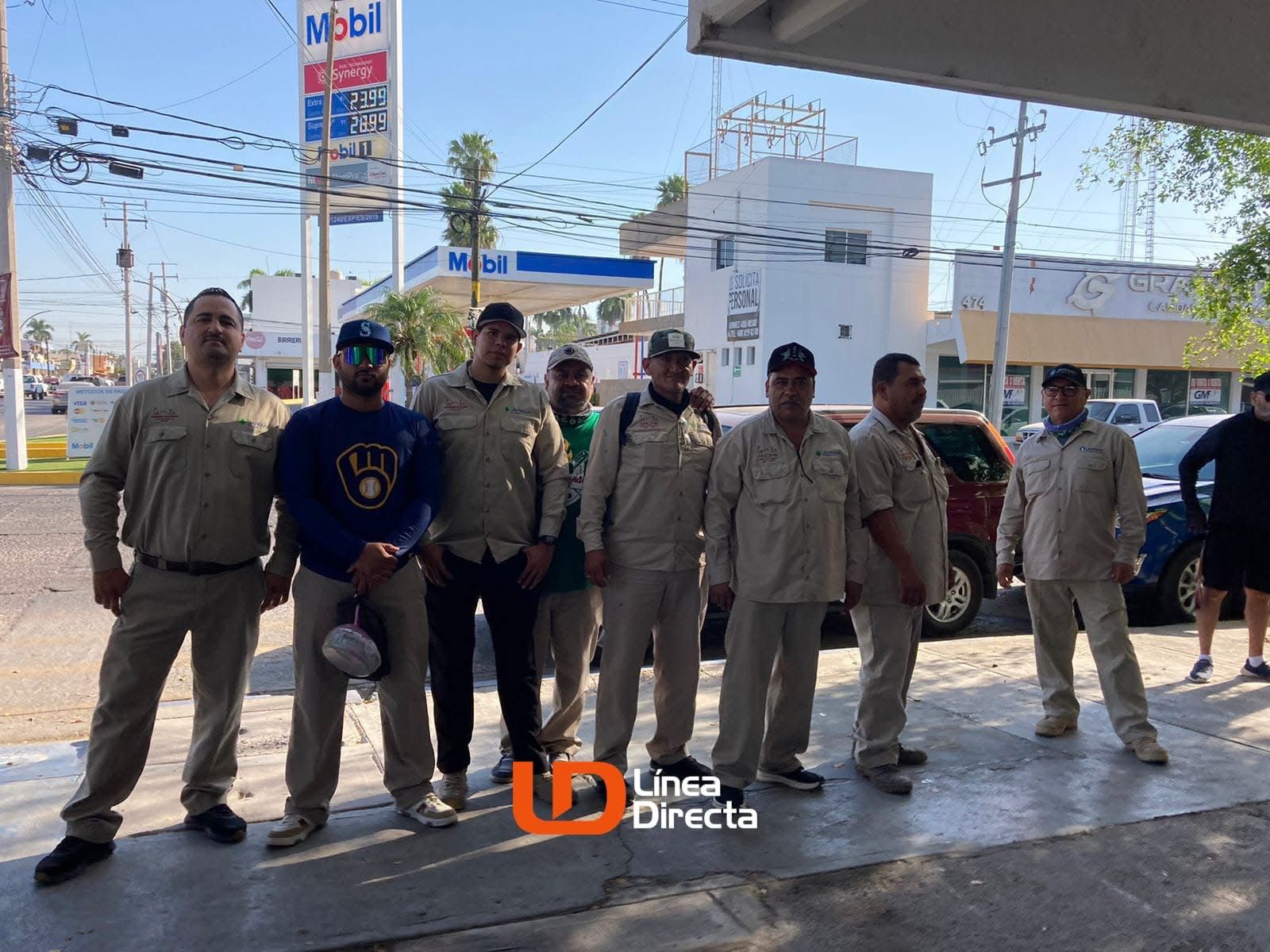 Personas con uniforme de japama