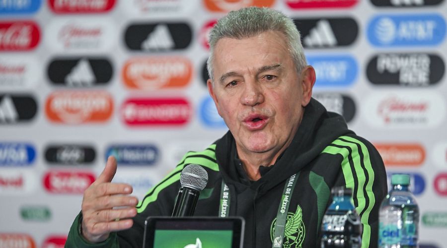 Javier Aguirre en conferencia de prensa