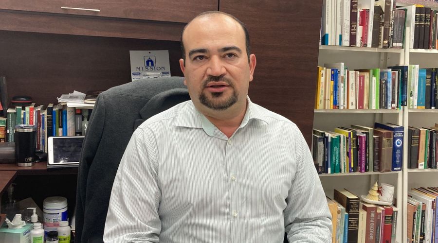 vicefiscal en la zona norte de Sinaloa, Jesús Arnoldo Serrano Castelo dando declaraciones