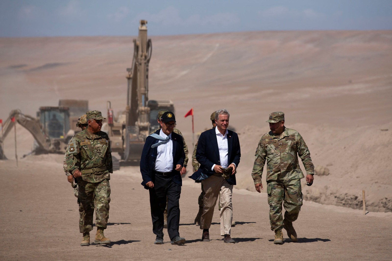 Presidente Kast inaugura construcción de muro fronterizo entre Chile y Perú