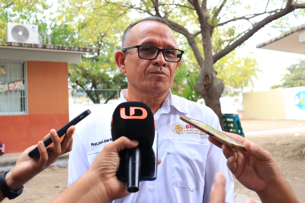 José Juan Rendón Gómez dando entrevista