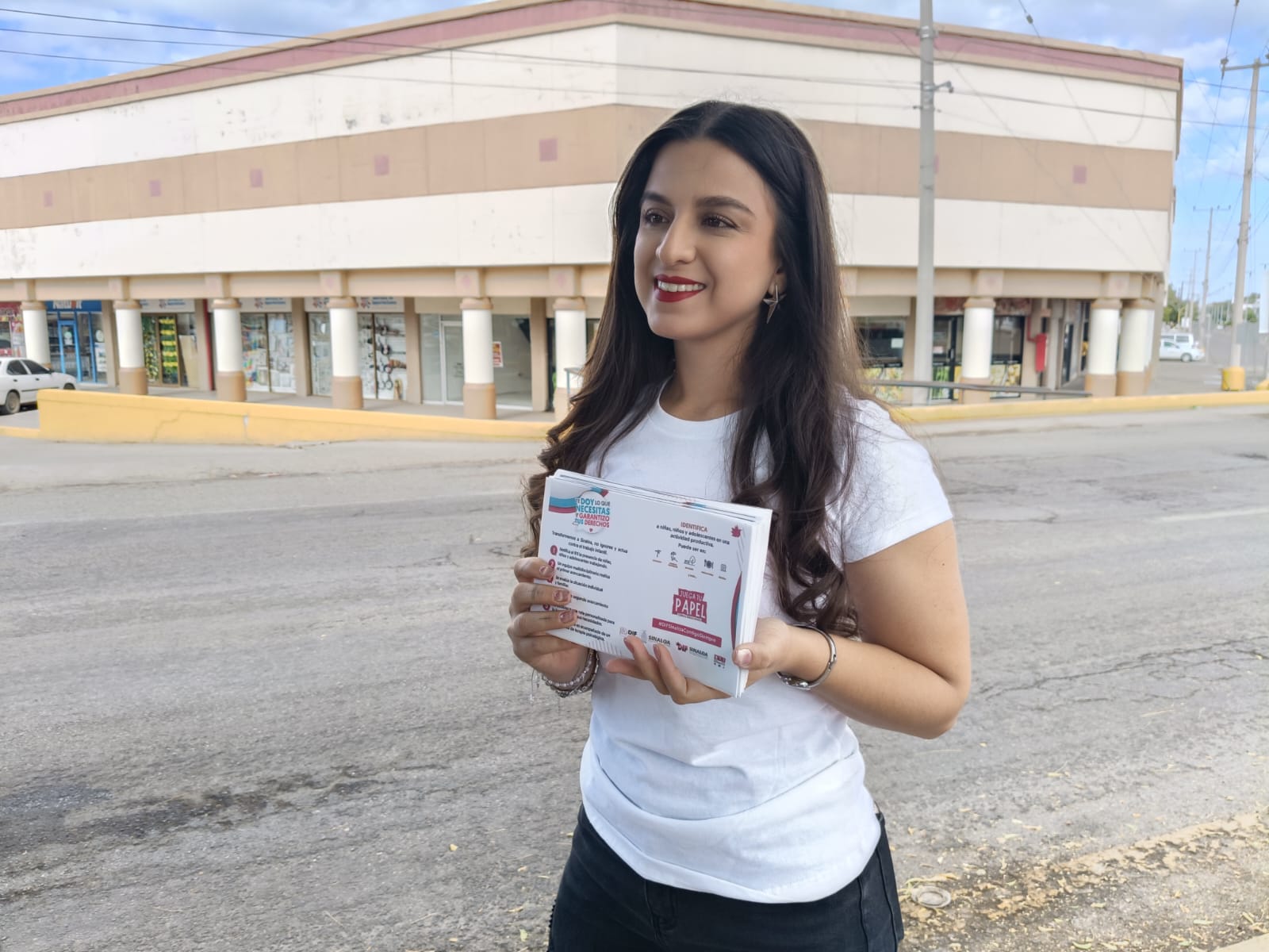 DIF Salvador Alvarado promocionando la campaña “Juega tu papel”.