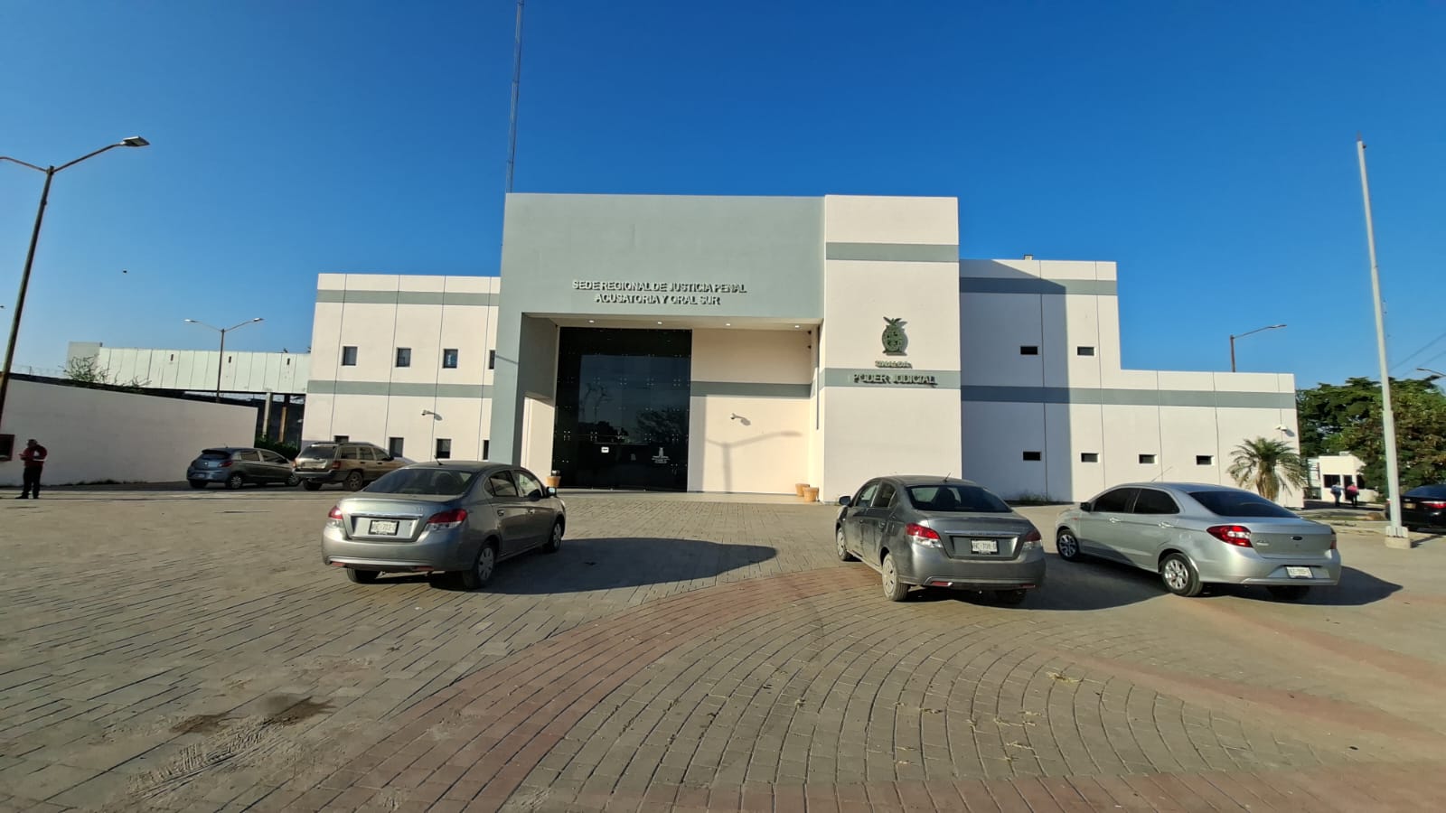 Parte exterior de la Sede Regional de Justicia Penal, Acusatoria y Oral Sur