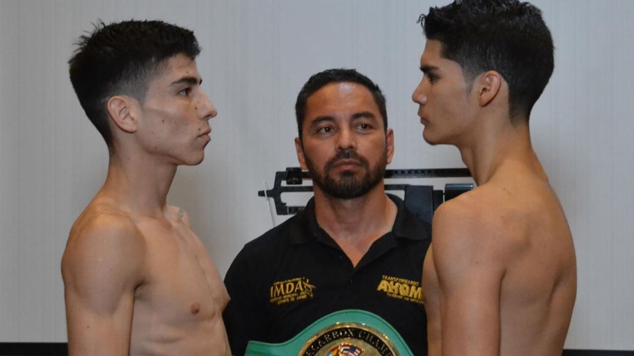 Peleadores de box viendose frente a frente