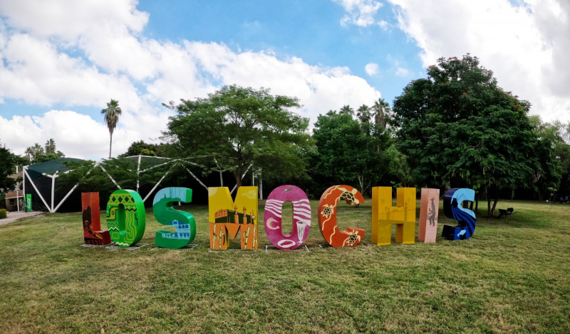Letras de Los Mochis de colores en el Parque Sinaloa