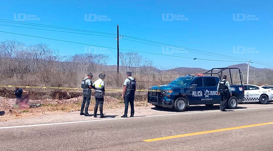 Policías de San Ignacio y elementos de Guardia Nacional en el lugar de hallazgo de un cuerpo