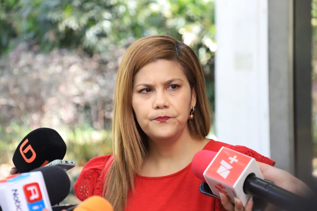 Lucía Mimiaga habla en entrevista sobre la labor periodísitca
