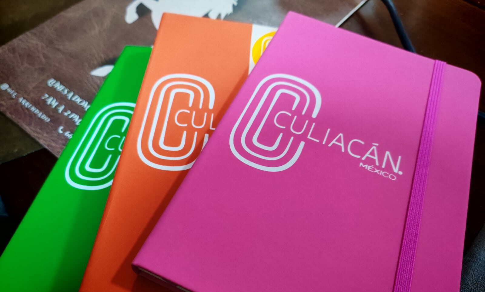 Libretas de colores con el nuevo logo de la marca Ciudad Culiacán, México
