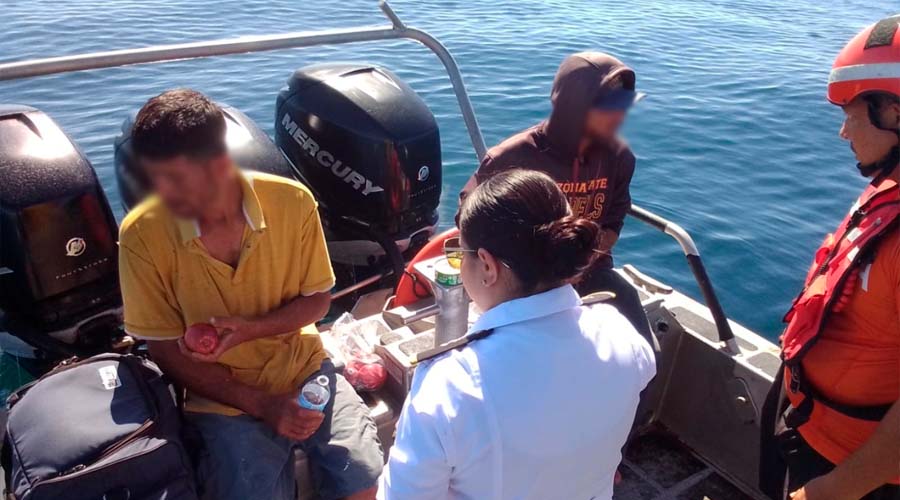Marina rescata a pescadores en Topolobampo