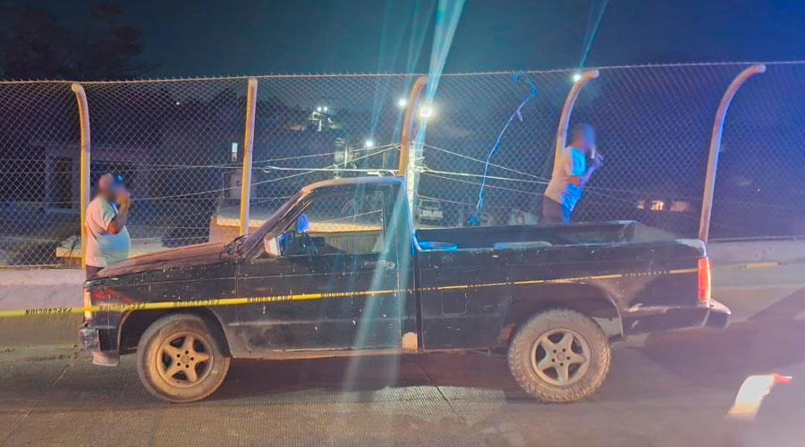 Camioneta en la que mujer resultó herida por bala perdida, en Mazatlán
