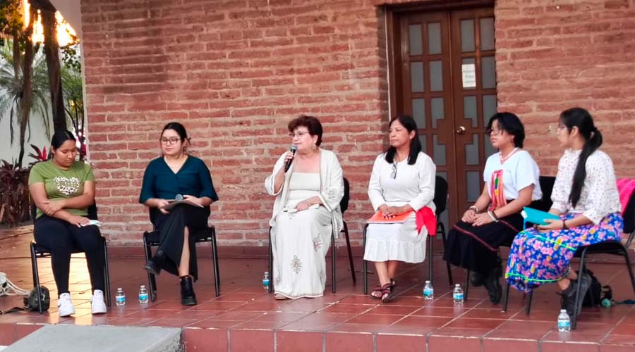 Conversatorio de mujeres indígenas en Los Mochis