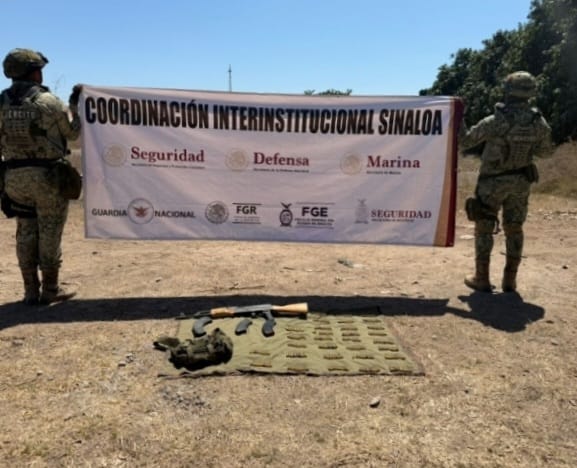 Ejército asegura un campamento, armas, municiones y cargadores