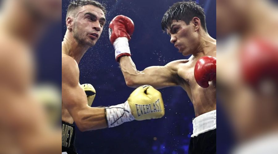 Dos boxeadores intercambiando golpes