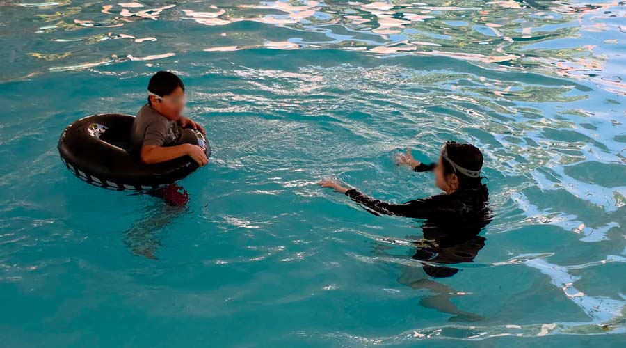 Personas en balneario de Salvador Alvarado