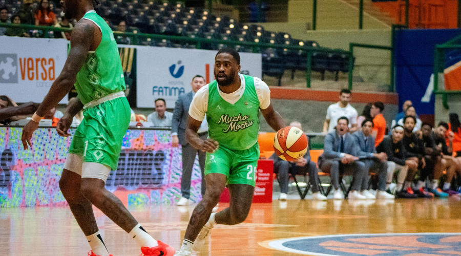 Pioneros de Los Mochis vencen a Frayles de Guasave en el juego del martes 10 de marzo de la Cibacopa