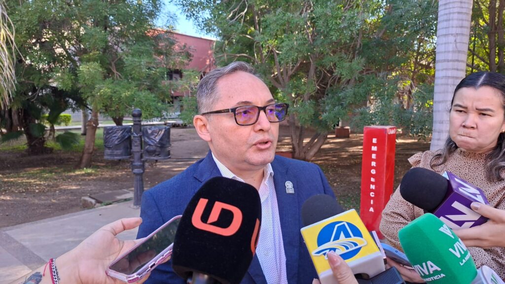 Rector de la UAdeO, Pedro Flores Leal en entrevista sobre aumento a personal universitario