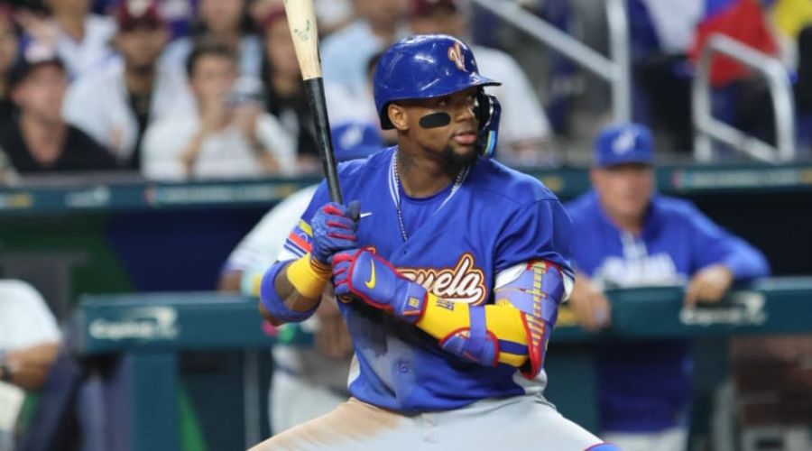 Jugador de beisbol en posición de bateo