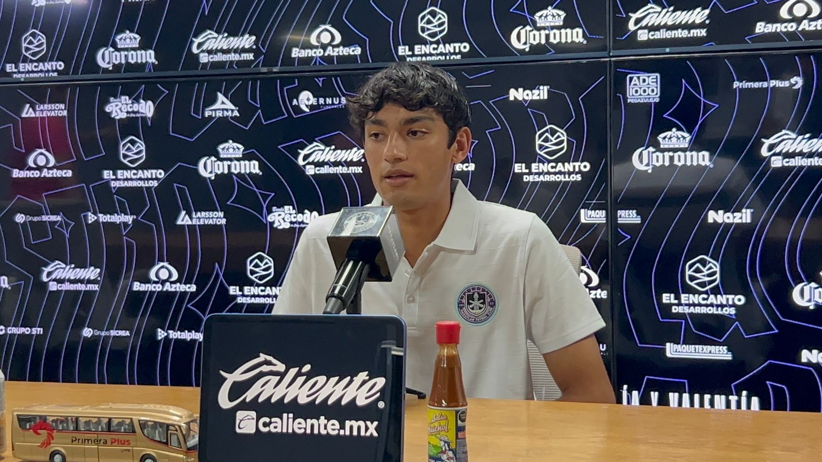 Said Godínez Jr. en conferencia de prensa
