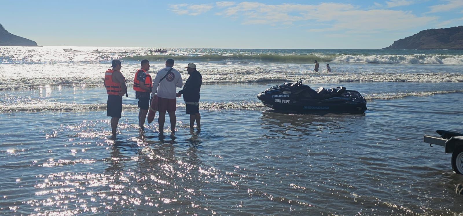 Salvavidas realizan 13 rescates este domingo en playas de Mazatlá