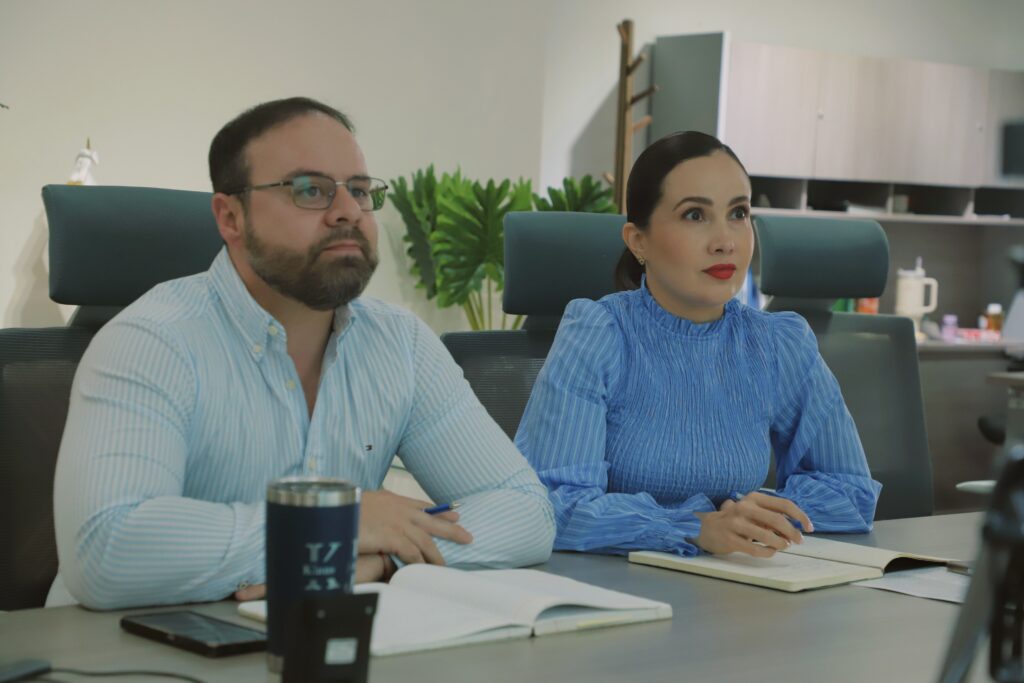 Sandra Guadalupe Angulo Cázarez, titular de la Secretaría de Transparencia y Rendición de Cuentas de Gobierno del Estado y Klaus Willy Jauss López en reunión virtual con la ASF