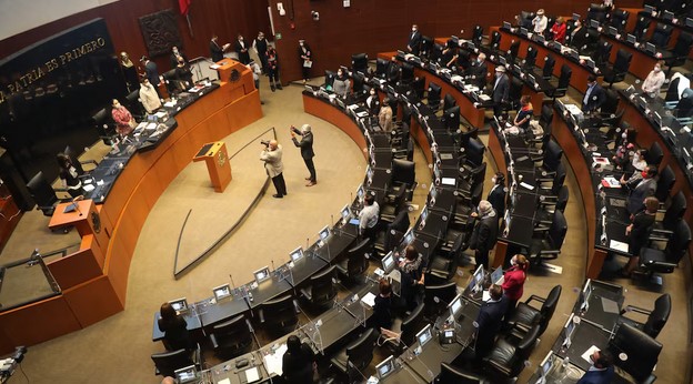 Senado aprueba eliminación de “pensiones doradas” a exfuncionarios del sector público