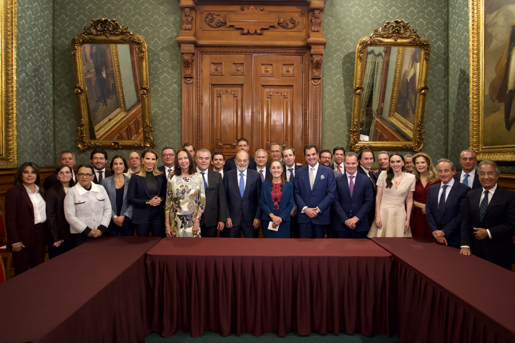 Sheinbaum se reúne con miembros del Consejo Nacional de Inversiones para evaluar el Plan México