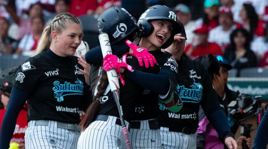 Jugadoras de Sultanes de Monterrey celebra su primer título en la Liga Mexicana de Softbol 2026