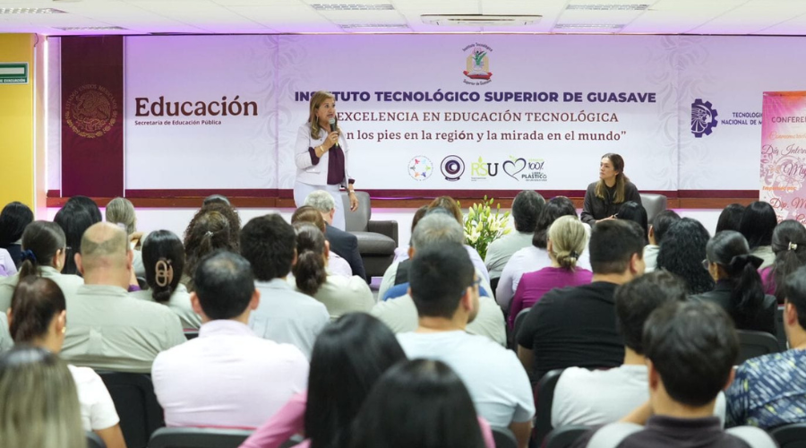 Tere Guerra expone conferencia en el Tec Guasave
