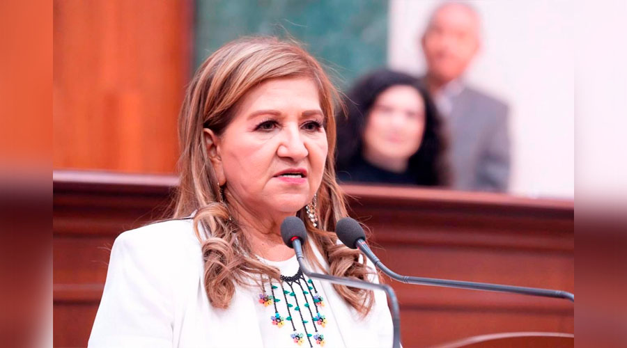 Tere Guerra habla en el congreso del estado de Sinaloa