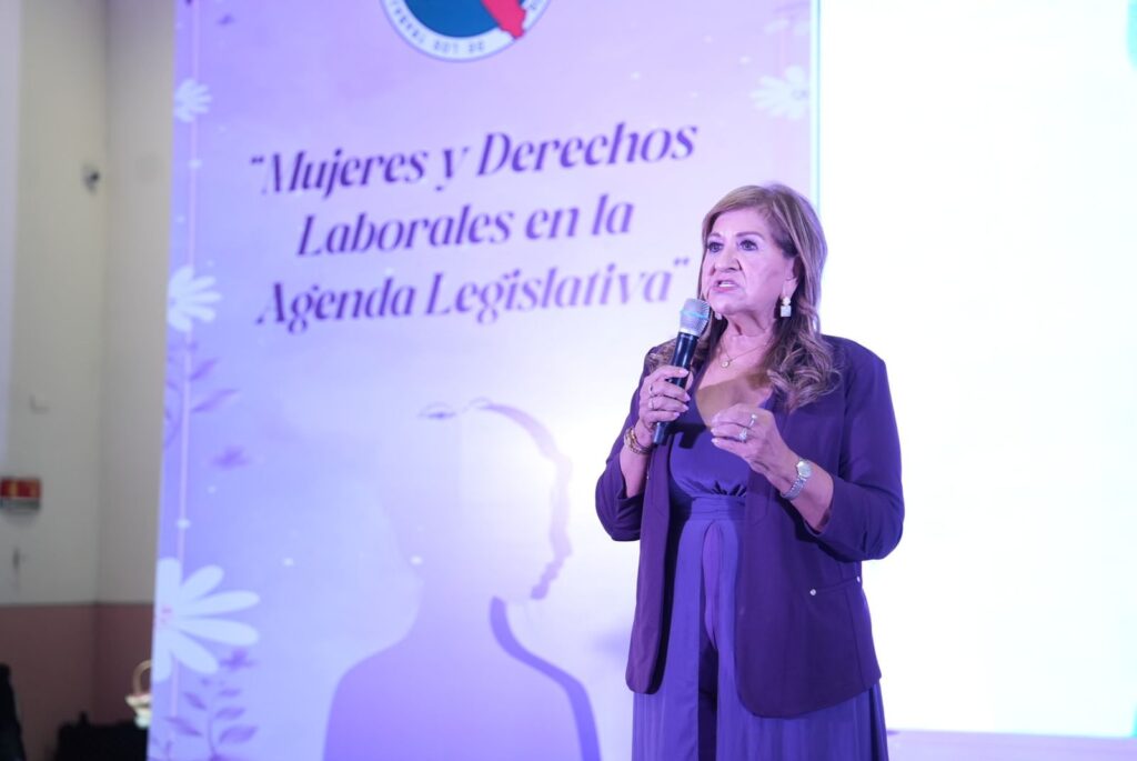 La diputada María Teresa Guerra Ochoa imparte la conferencia “Mujeres y derechos laborales en la agenda legislativa”