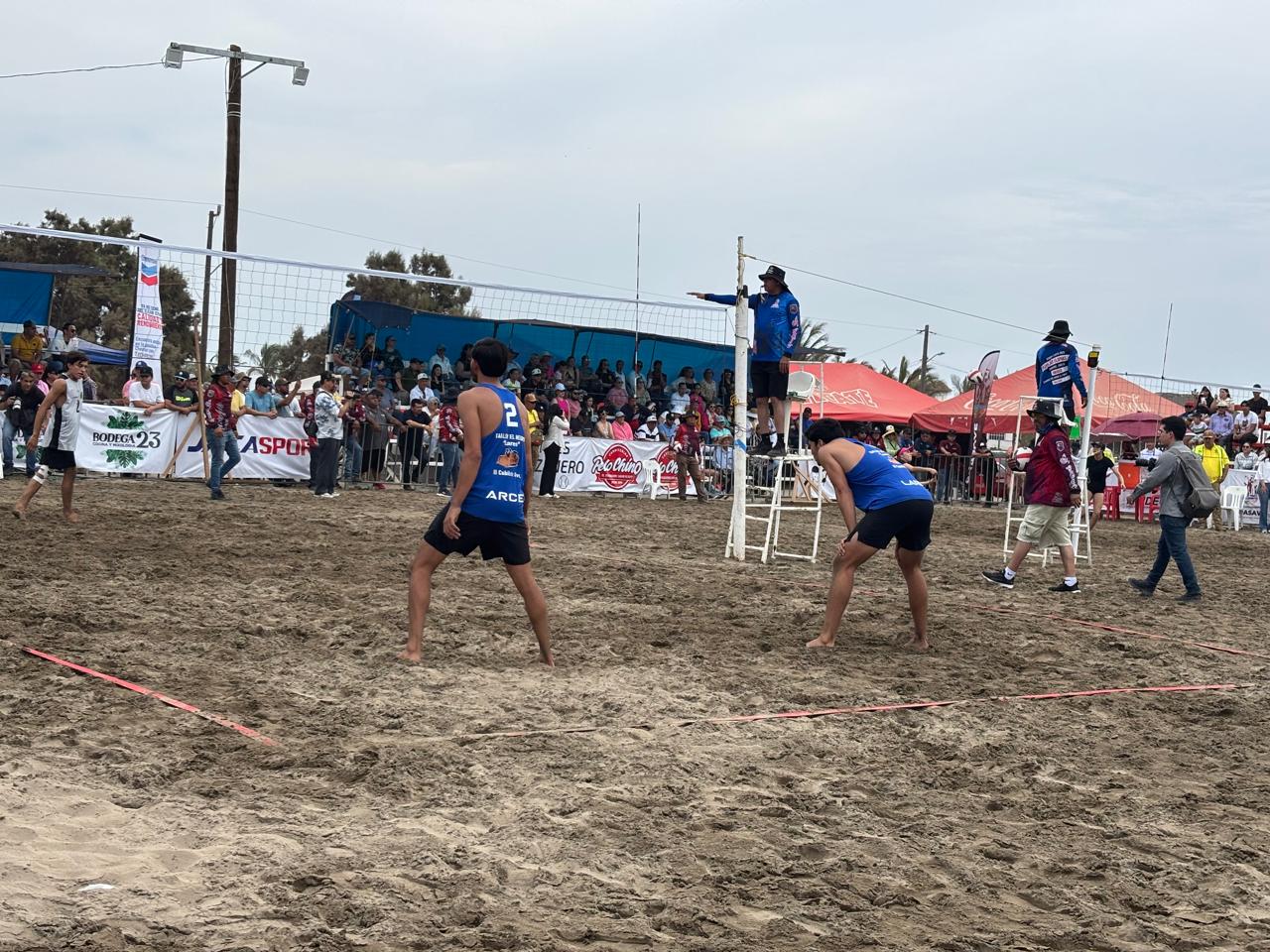 Año con año voleibolitas de talla internacional llegan a Las Glorias para participar en el Torneo de Voleibol Playero